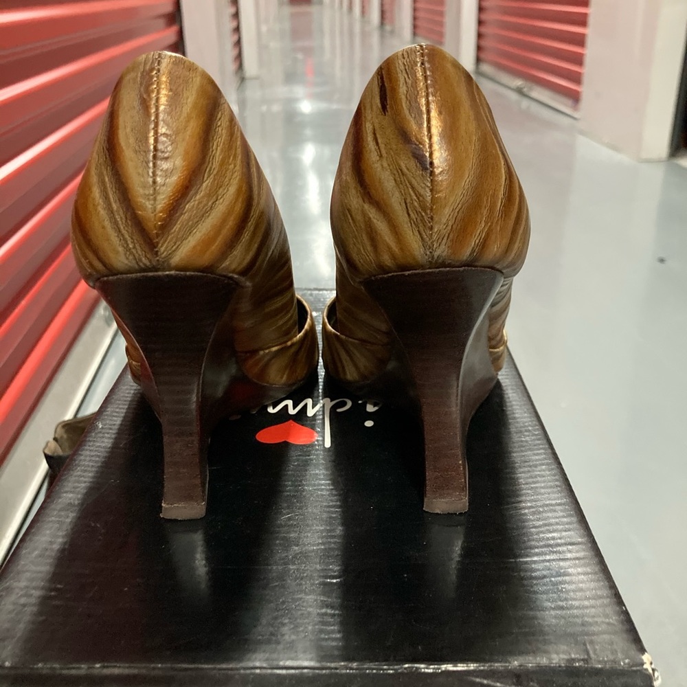 Luichiny Pumps - Picture 3 of 7